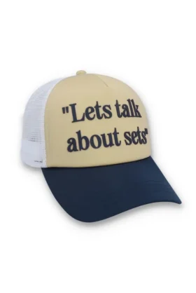 Klassisk beige Addie Slogan-kepsa med neopren och nätbakstycke