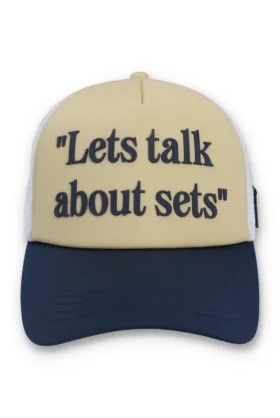 Klassisk beige Addie Slogan-kepsa med neopren och nätbakstycke