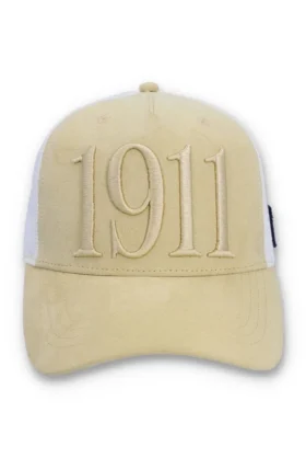 Klassisk beige Hazza Large 1911-kepsa med broderad nackdel i mesh